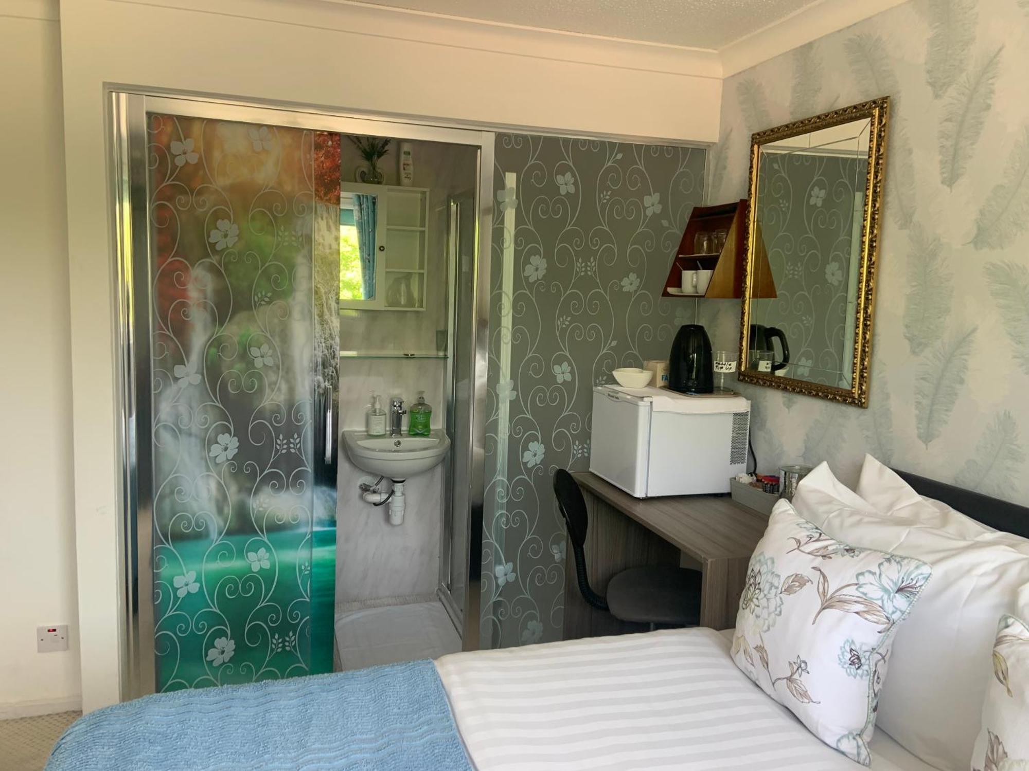 Enjoy Your Stay At Chorley Road Droitwich Room photo