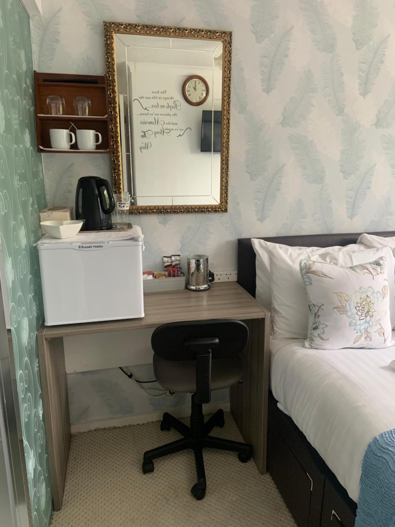 Enjoy Your Stay At Chorley Road Droitwich Room photo