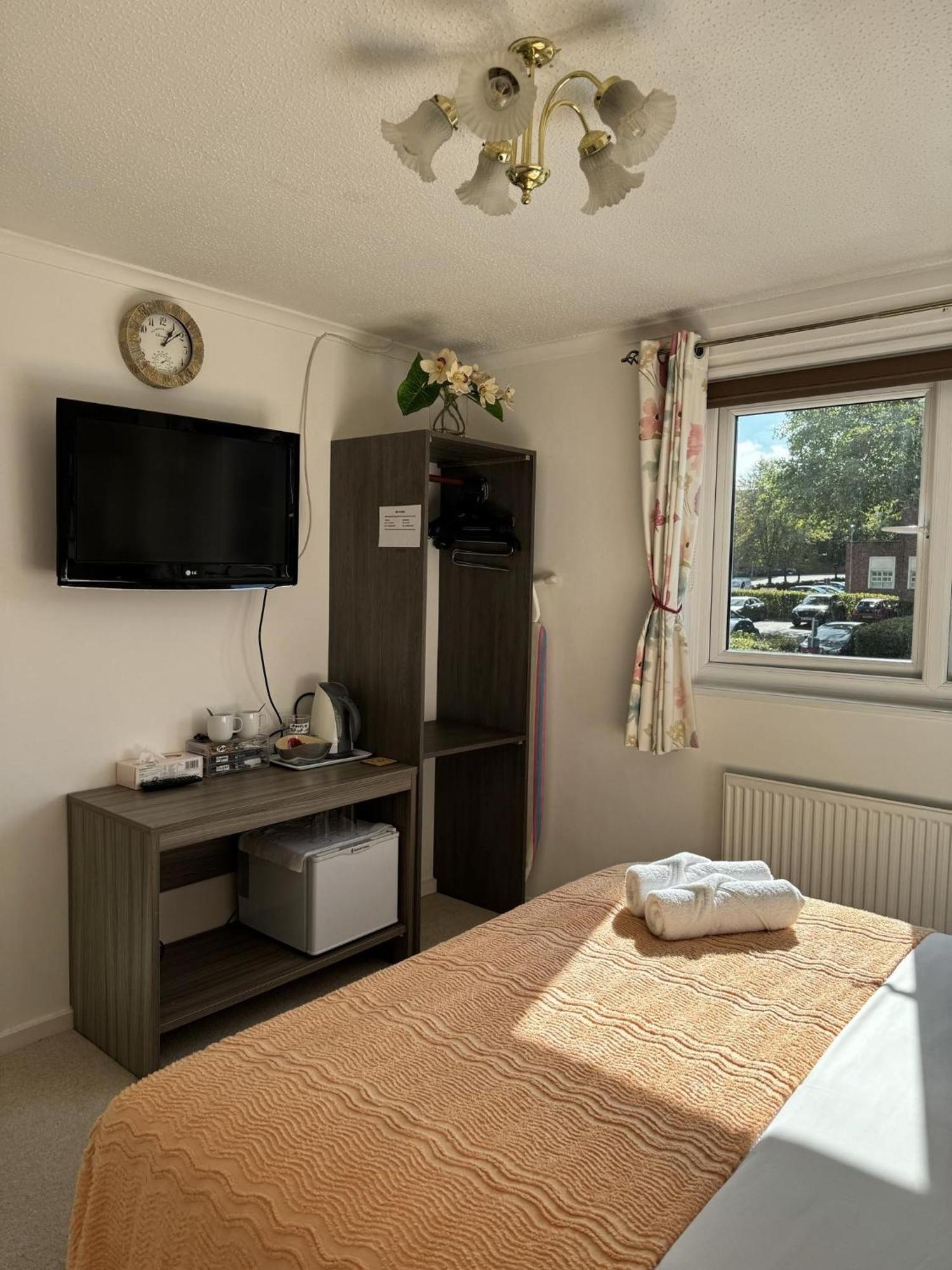 Enjoy Your Stay At Chorley Road Droitwich Exterior photo